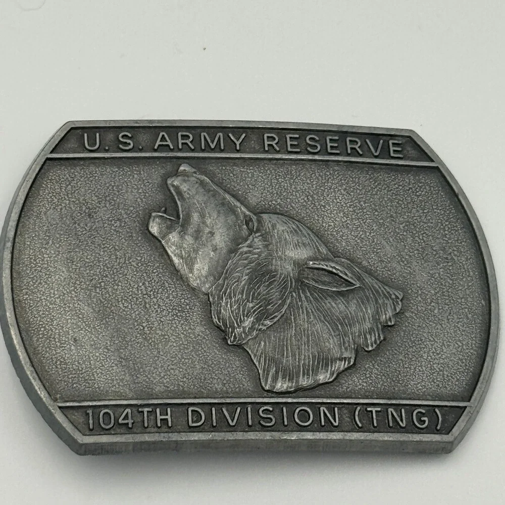 US Army Reserve 104th Division TNG Howling Timberwolf Belt Buckle Vintage Silver